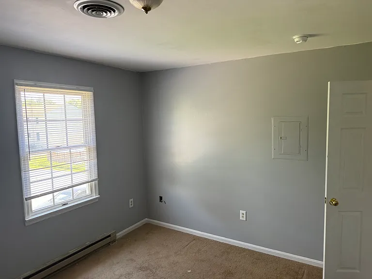 413 N Western Ave — Photo 8