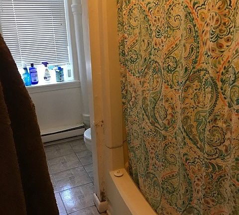 Upstairs full bathroom