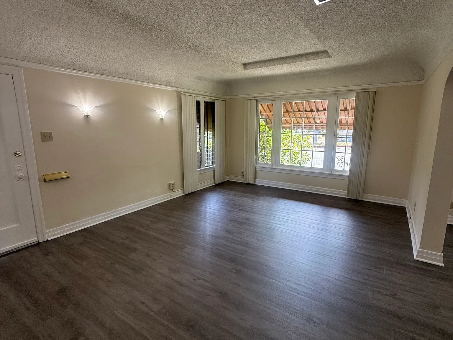 1 bed, 1080 sqft, $2,500 — Photo 3