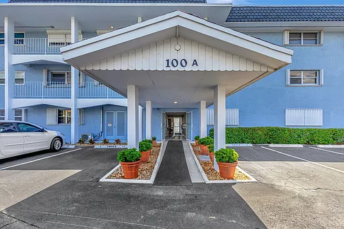 100 Shore Ct Photo 1