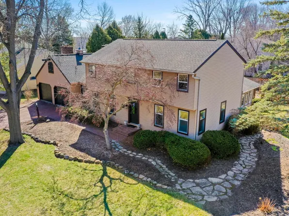 2571 S Trillium Cir, Green Bay, WI 54313