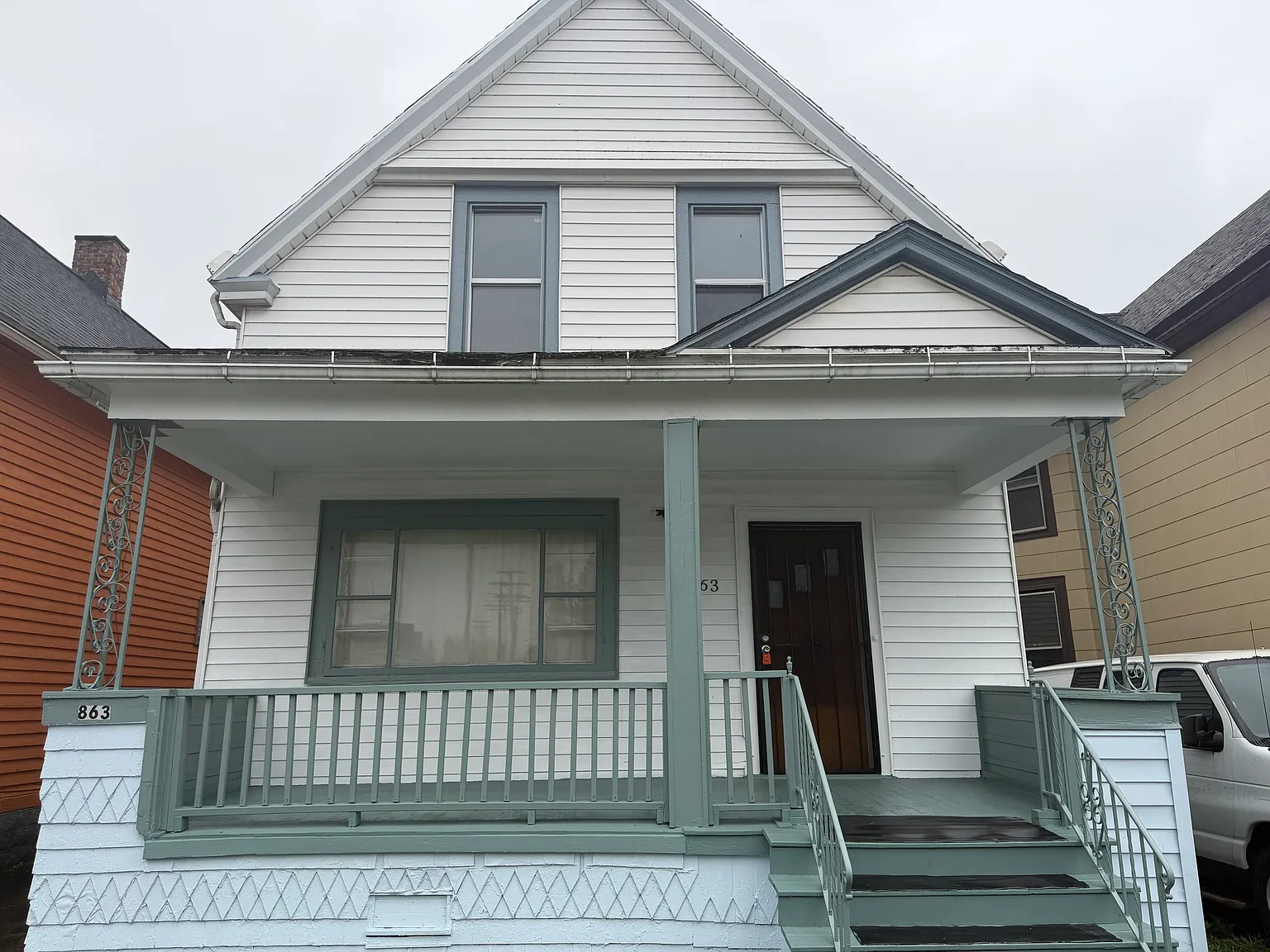 6 bed, 2100 sqft, $1,800 — Photo 1