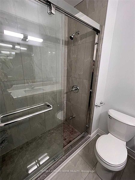 Toronto House for rent - 5 Bedrooms — photo 11