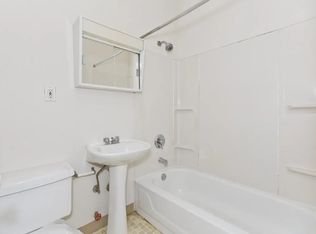 3955 W Irving Park Rd, Chicago, IL 60618