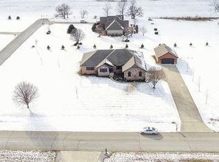 4457 Meadowgrove Dr, Carroll, OH 43112