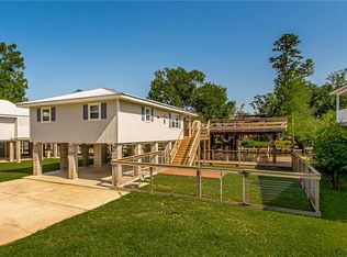 32800 Cypress Dr, Springfield, LA 70462