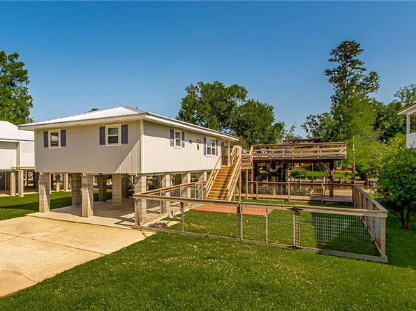 32800 Cypress Dr, Springfield, LA 70462