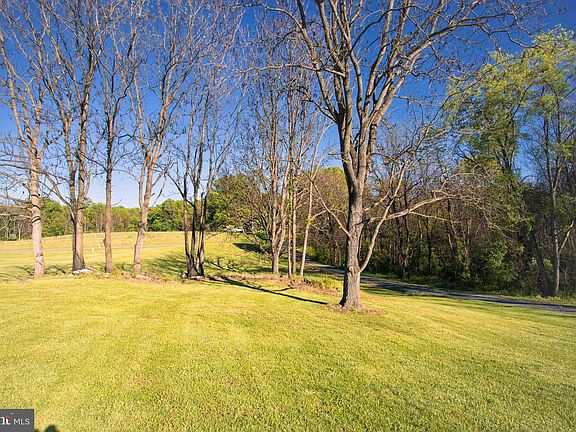 3rd image of 2715 Swartz Rd