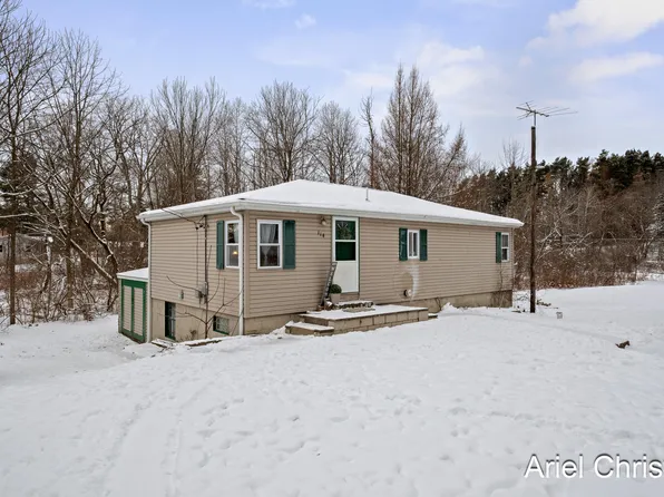 114 Indian Lakes Rd NE, Sparta, MI 49345