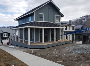 100 Goldfinch Ln, Chelan, WA 98816