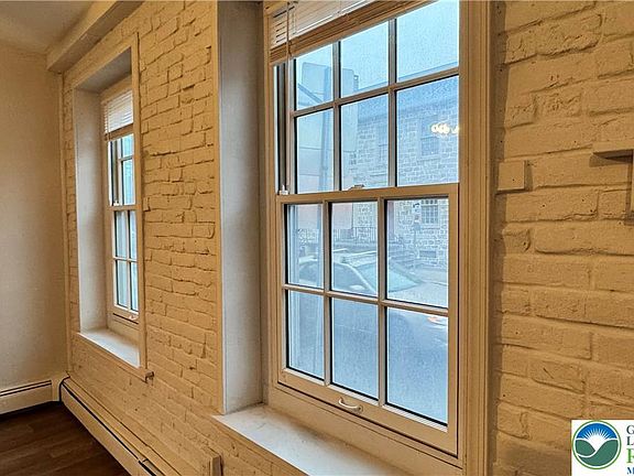 5th image of 104 S Chestnut St