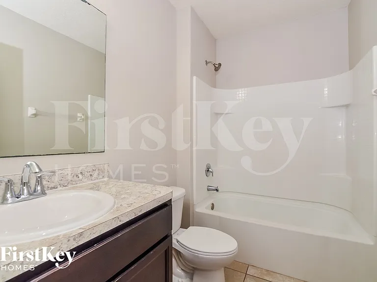 374 Sauders Rd SE — Photo 17