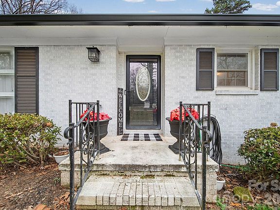 3rd image of 1636 Carolina Cir