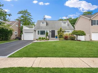 912 W Shelley Rd, Bellmore, NY 11710