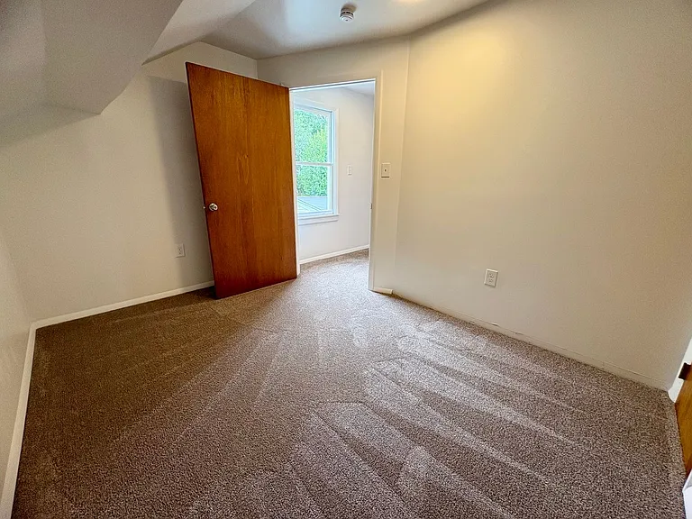 423 W Penn St — Photo 23