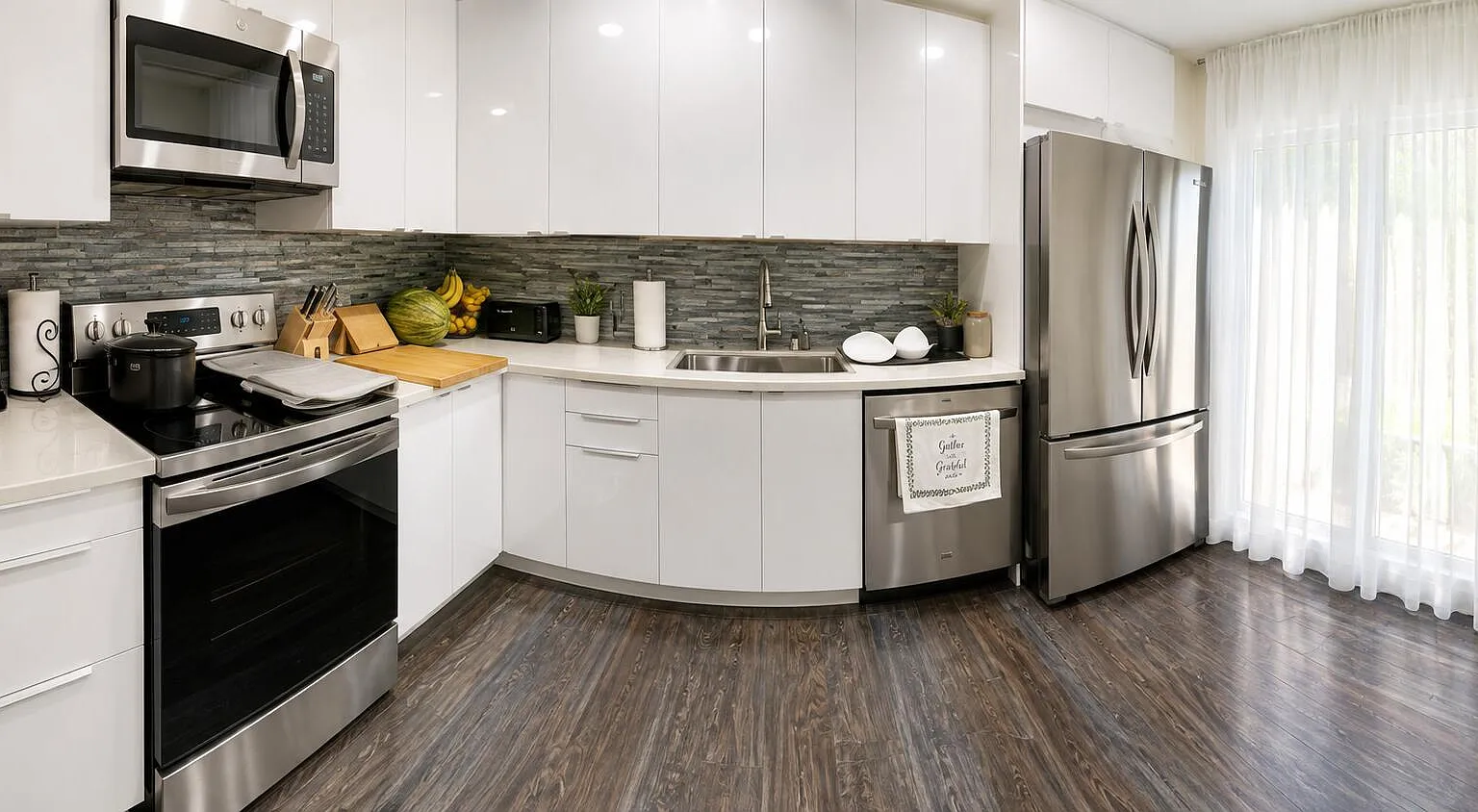 3 bed, 3.0 bath, 1320 sqft, $3,300 — Photo 3