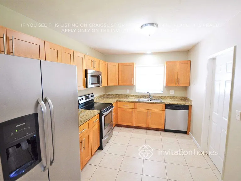 458 NE 38th St — Photo 6