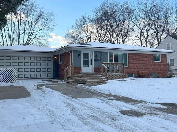 2049 Arcola St, Garden City, MI 48135