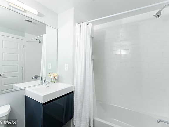 5th image of 165 D St SE #1