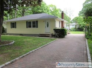 55 Old Neck Rd, Center Moriches, NY 11934