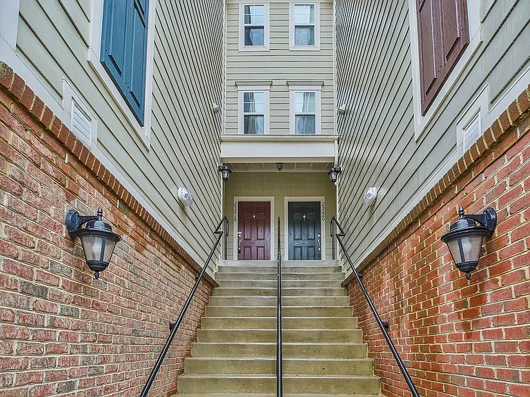 25218 Briargate Ter — Photo 2