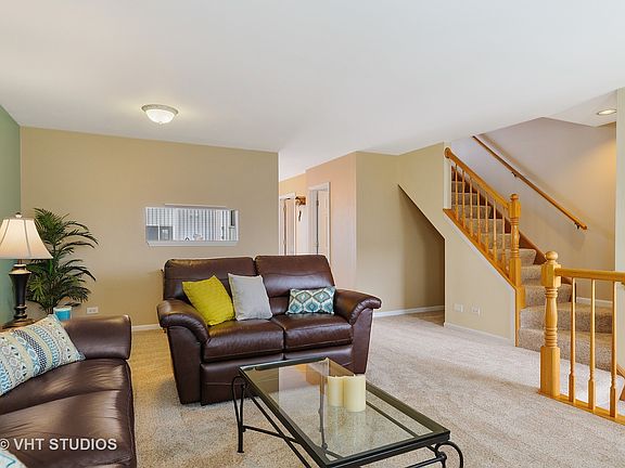 2nd image of 895 Essex Cir