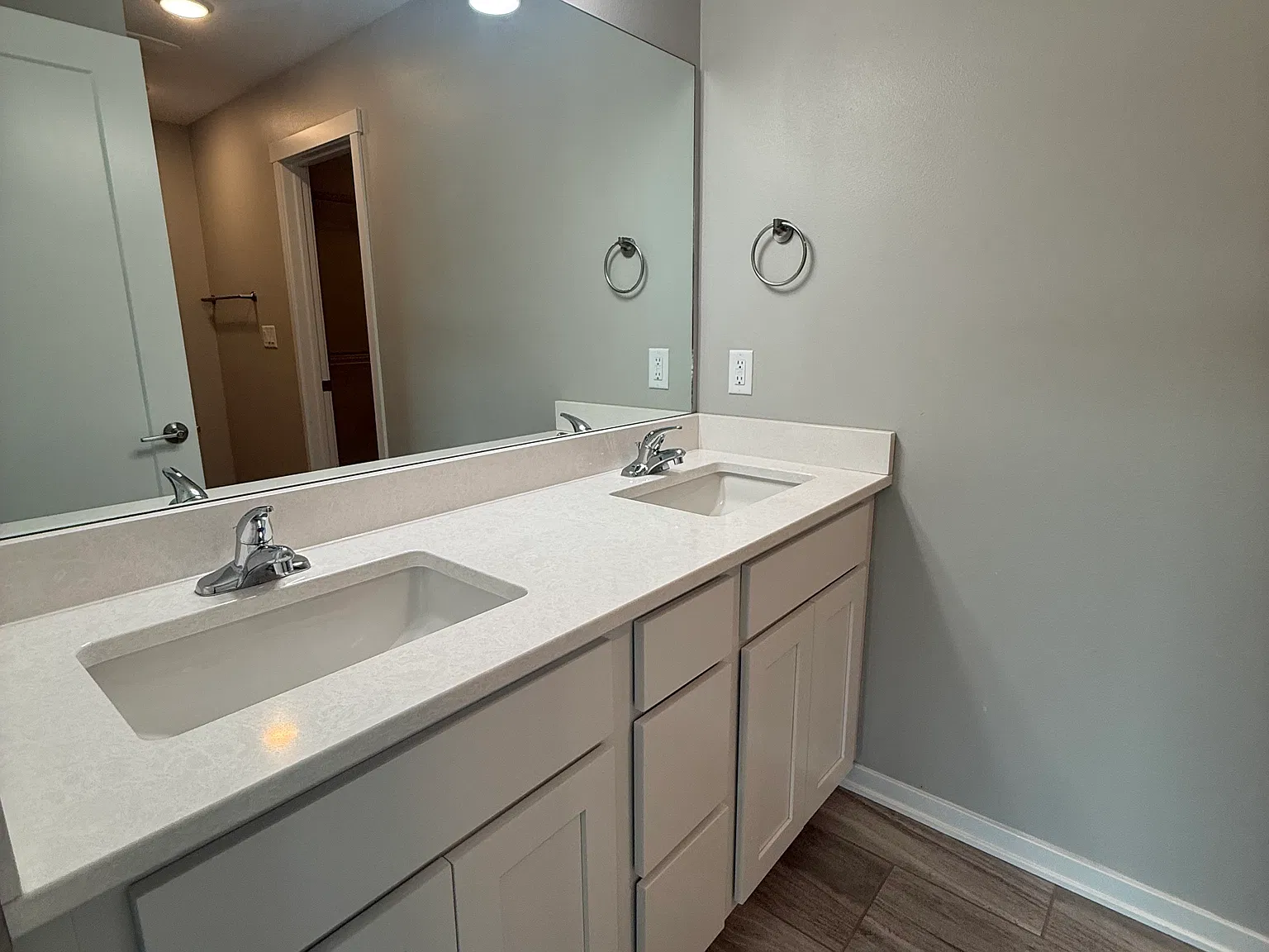 3 bed, 1864 sqft, $2,200 — Photo 3