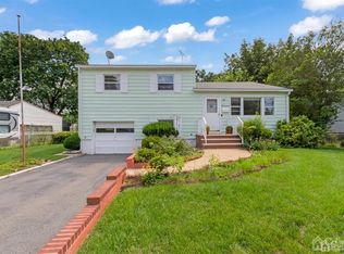16 Woerner Ct, Edison, NJ 08817