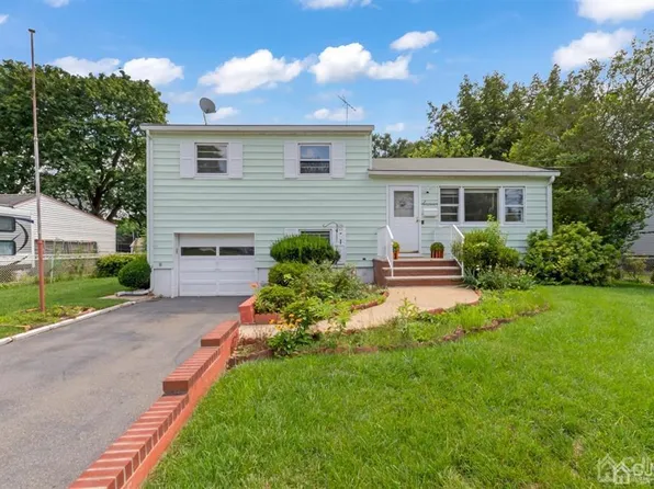 16 Woerner Ct, Edison, NJ 08817