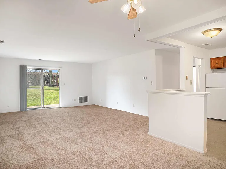 Hampton in Highland Apartments — Photo 11