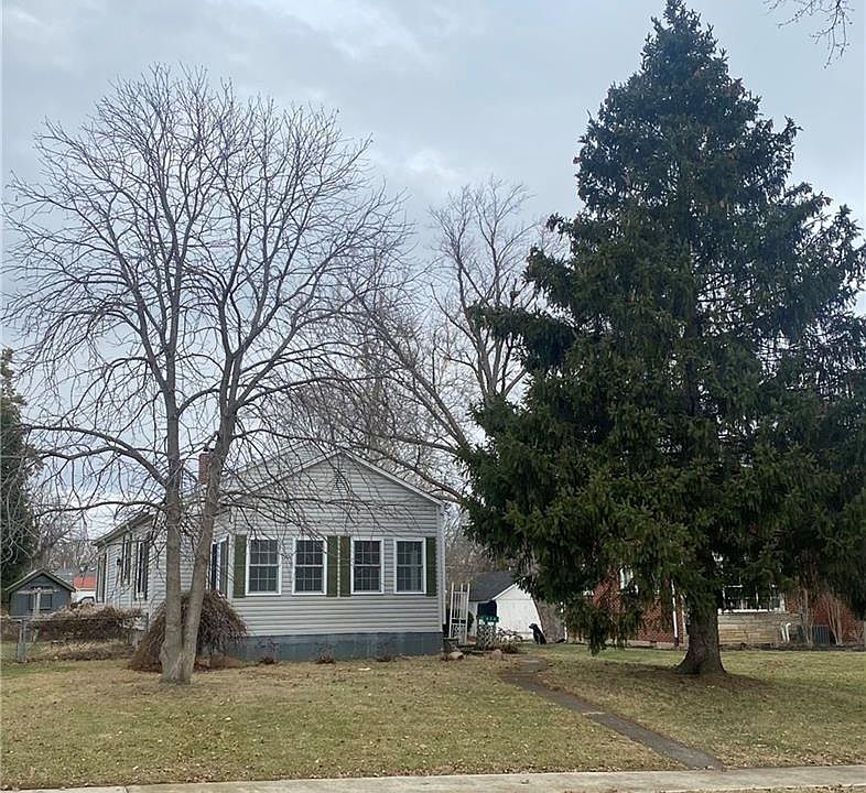 1st image of 424 W Main St