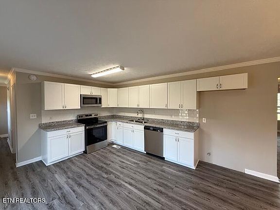 5th image of 884 Shadowbrook Way