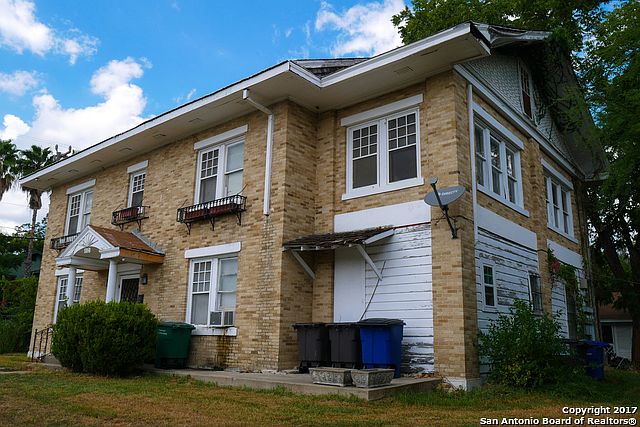 1st image of 1553 W Woodlawn Ave
