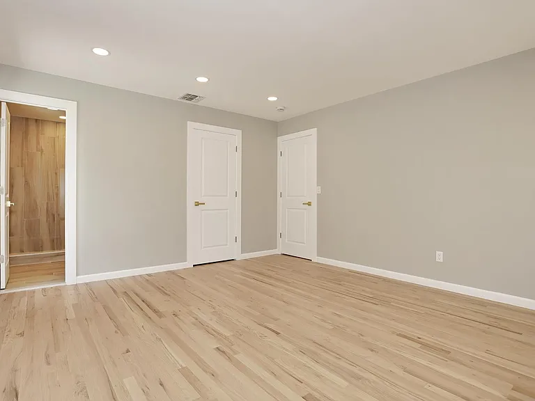 415 Goffle Rd — Photo 16