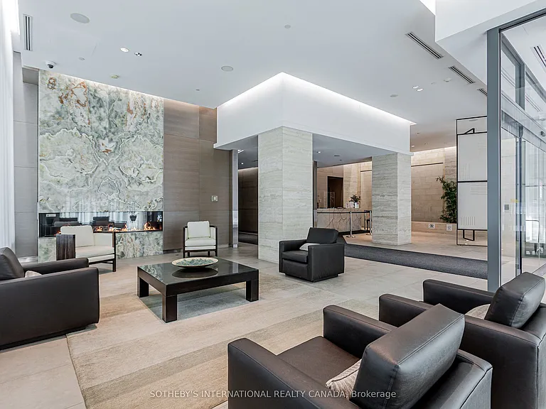 70 Roehampton Ave #2014 — Photo 2
