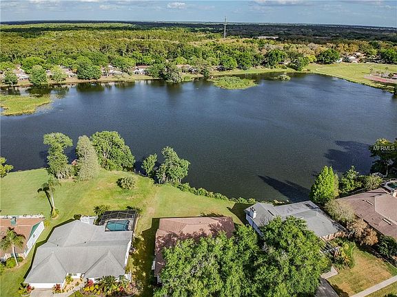 3rd image of 14917 Lake Forest Dr