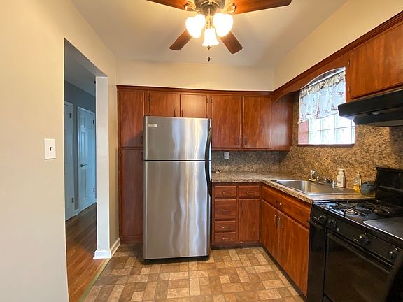 2nd image of 23-14 Hoyt Ave S #3