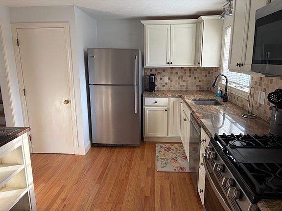 2nd image of 1105 Sandwich Rd