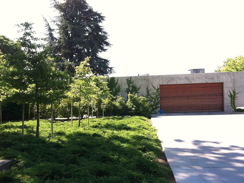 2nd image of 5665 NE Windermere Rd