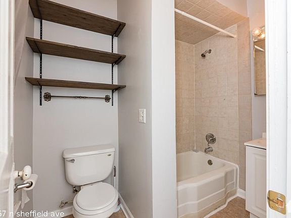 2nd image of 1867 N Sheffield Ave #118