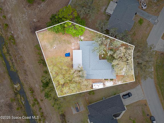 3rd image of 395 Hawthorne Ln NE