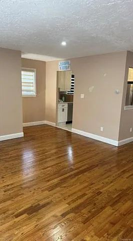 3 bed, 2.0 bath, 2352 sqft, $3,500 — Photo 4