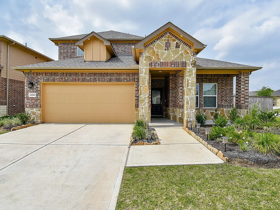 21502 Carbone Ln