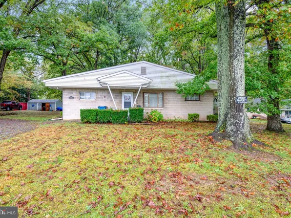 1560 W Valley Ln, Harrisburg, PA 17112