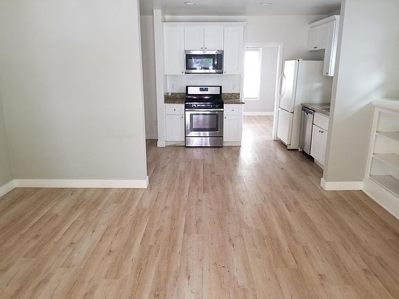 3rd image of 930 E California Ave