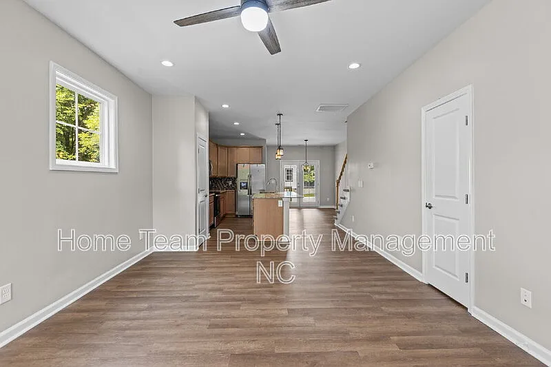 3 bed, 2.5 bath, $1,800 — Photo 3