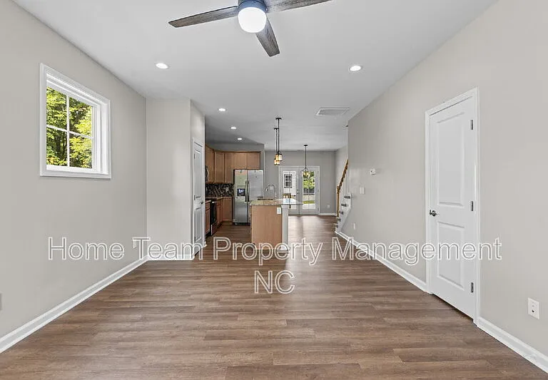 214 N Guthrie #B — Photo 3