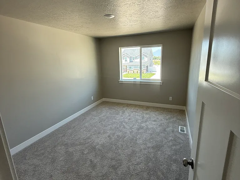 1431 W 500 N — Photo 5