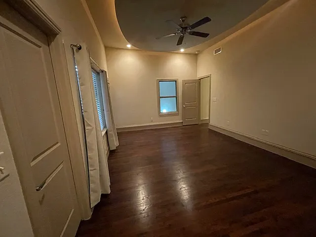 102 N Locust St — Photo 3