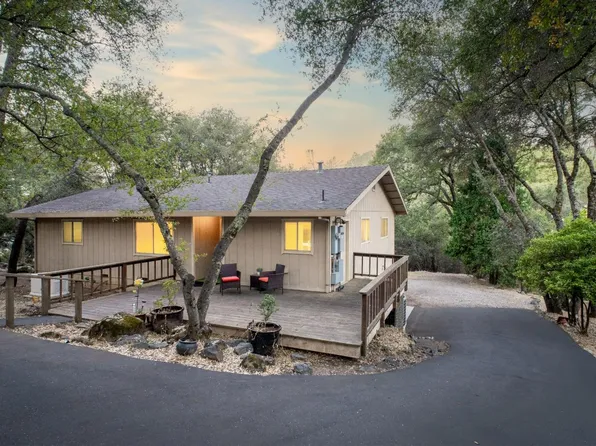 18050 Foxtail Dr, Penn Valley, CA 95946